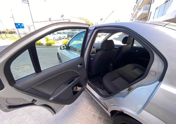 Ford Mondeo cena 3900 przebieg: 349000, rok produkcji 2004 z Lubawa małe 232